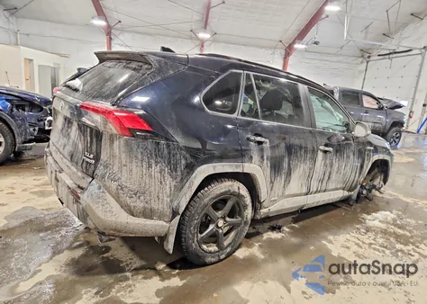 2021 Toyota Rav4 Xle z USA, uszkodzony, nr VIN 2T3RWRFV8MW116206